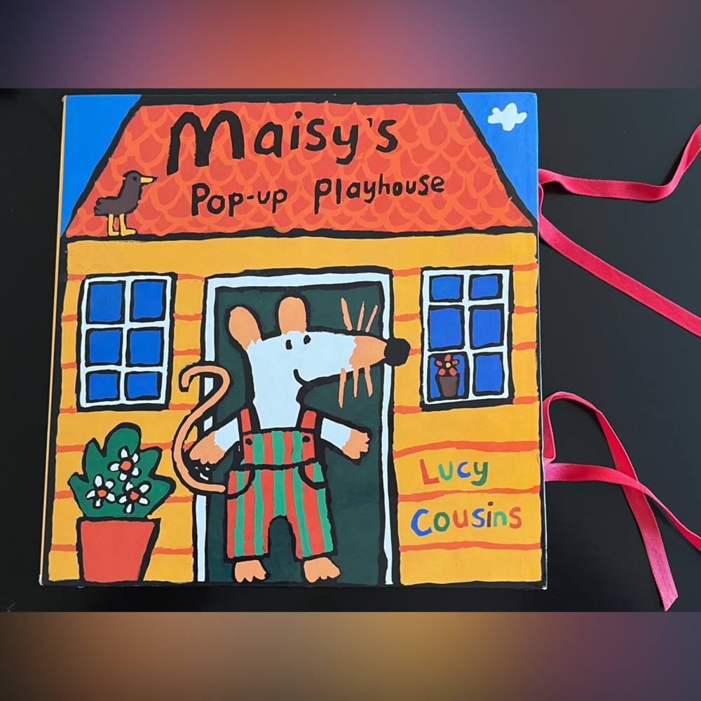 Children’s book - Maisy pop-up play house